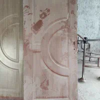 تعدادی بالا درب اتاق خواب و سرویس سالم