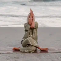 آموزش یوگا آنلاین به بانوان