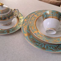سرویس چینی سلطنتی مزین به طلا و پلاتین