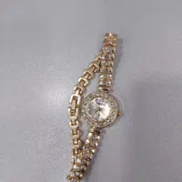 ساعت زنانه بسیار لاکچری و زیبا|ساعت|شاهینشهر, فردوسی|دیوار