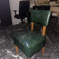 تعدادی مبل و میز کافه رستوران