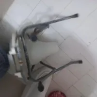 توالت فرنگی تمیز.