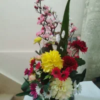 دو‌عدد گل و گلدان