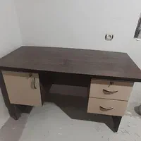 میز کاملا سالم و تمیز