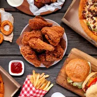 استخدام کانترکار و آشپز و سالن دار