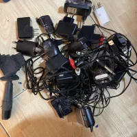 شارژر ‌و سیم همه چی هست توش