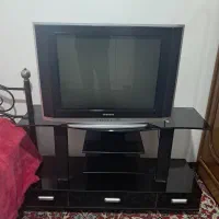 تلوزیون ۲۹ اینچ سامسونگ و میزشیشه ای