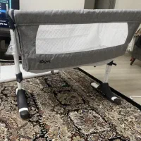 تخت کنار مادر