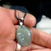 گردنبند سنگ لابرادوریت اصل با گردنی چرم