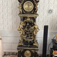 ساعت ایستاده سه پایه