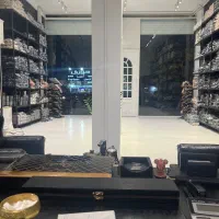 فروشنده خانم