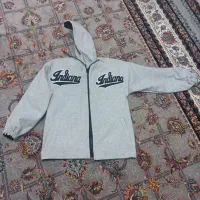 کاپشن کلاه دار|لباس|رباط‌کریم, رباط‌کریم|دیوار