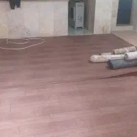 موکت قهوه ای رنگ طرح پارکت سالم و تمیز