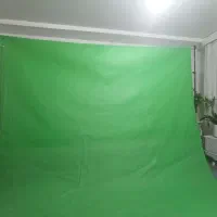 پرده سبز با پایه ۲/۵ در ۵