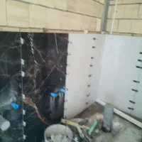 انجام کار کاشی وسرامیک کف و بدنه به صورت دوغ آبی