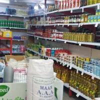 همکار خانم در فروشگاه