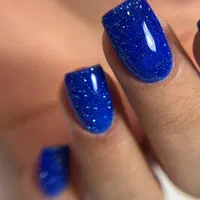 خدمات و اموزش کاشت ناخن