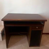 میز تحریر و کامپیوتر