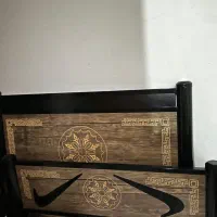 تخت خواب خیلی تمیز همراه با تشک