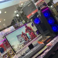 سیستم اقتصادی با مانیتور و موس و کیبورد