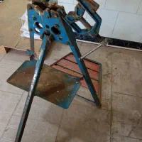 گیره لوله‌گیر سه‌پایه صنعتی محکم و سالم