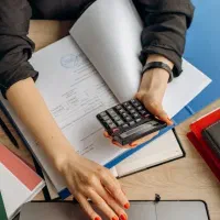 خانم جویای کار