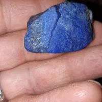 سنگ لاجورباذرات زردبه شرطت سختی ۱۳|جواهرات|بروجرد, |دیوار