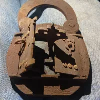 قفل کلیدقدیمی|کلکسیون اشیاء عتیقه|یزد, |دیوار