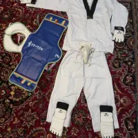لباس و تجهیزات تکواندو