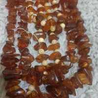 دو عدد گردنی کهربای بالتیک