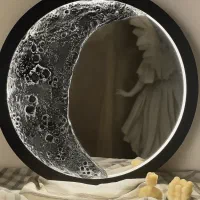 ایینه نیمه ماه