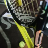 راکت تنیس ویلسون به همراه توپ تنیس (اورجینال)