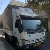 راننده مزادا یا کارا با ماشین
