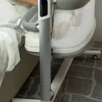 تخت کنار مادر