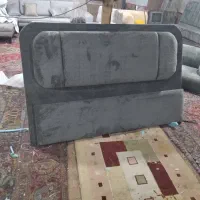 تخت خالی بدون وسایل