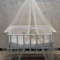 تخت کنار مادر برند ژیک