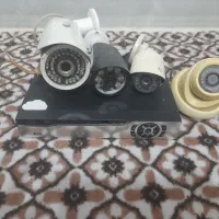چهار عدوربین مداربسته همراه با دستگاه