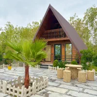 کلبه چوبی شازده لیام|اجارهٔ کوتاه‌مدت ویلا و باغ|شیرگاه, |دیوار