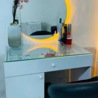 میز و آیینه