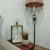 آباژور ایستاده