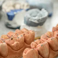 منشی لابراتوار دندانسازی