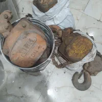 ۲عدد جرثقیل ۵تنی و۱عدد یک تنی