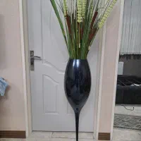 گلدان وتعدای گل خارجی وسنبول خارجی یک جا