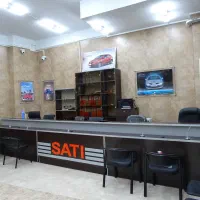 کارمند خانم کارشناس فروش خودرو نمایندگی سایپا