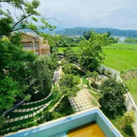 کی ارزوشه صبح بیدار میشه‌ با این چشم انداز روبروشه