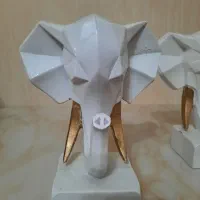 مجسمه و گل تزئینی