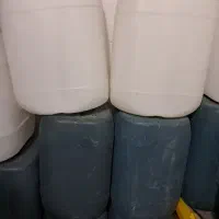 تعدادی گالن ۲۰ لیتری درحدنو