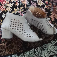 یک جفت کفش دخترانه مجلسی شیک