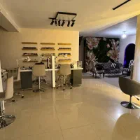 اجاره صندلی سالن زیبایی محیط آرام و‌ لوکس (خاقانی)|اجارهٔ دفتر کار، اتاق اداری، مطب|اصفهان, جلفا|دیوار