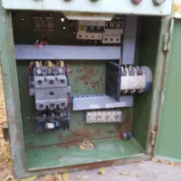 سه عدد تابلو برق و کفکش و ریسه رنگی|عمدهفروشی|نجفآباد, گلدشت|دیوار